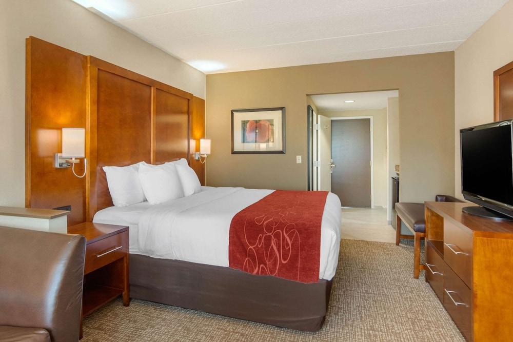 Comfort Suites South Park photo 32