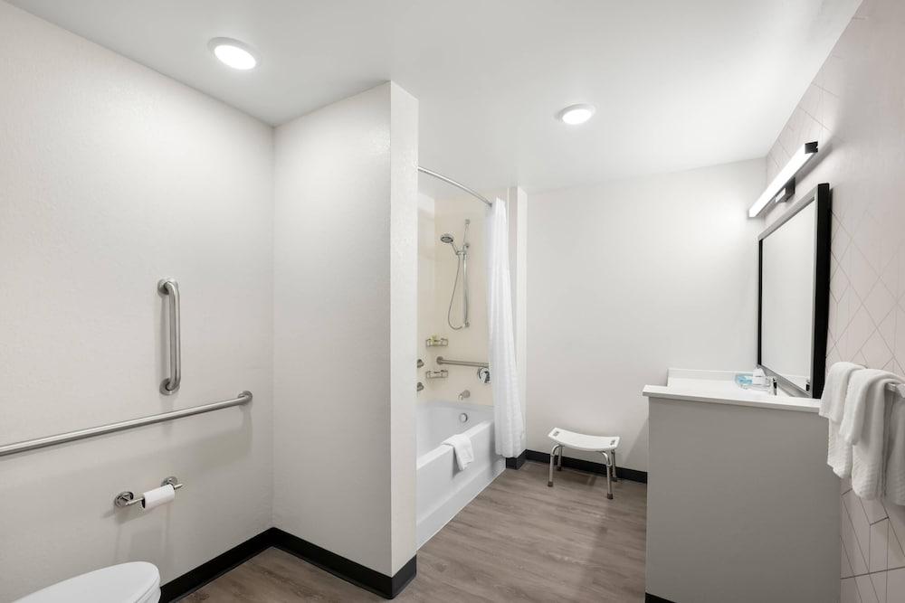 Everhome Suites Portsmouth - Newington photo 31