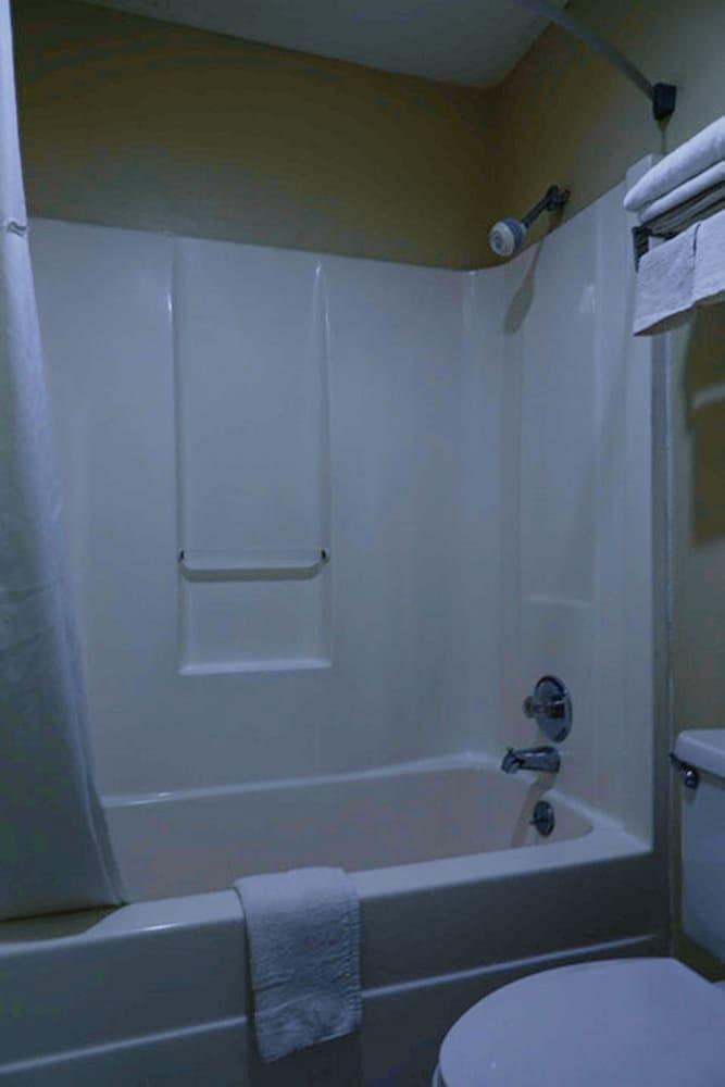 Economy Inn By OYO Ashburn photo 30