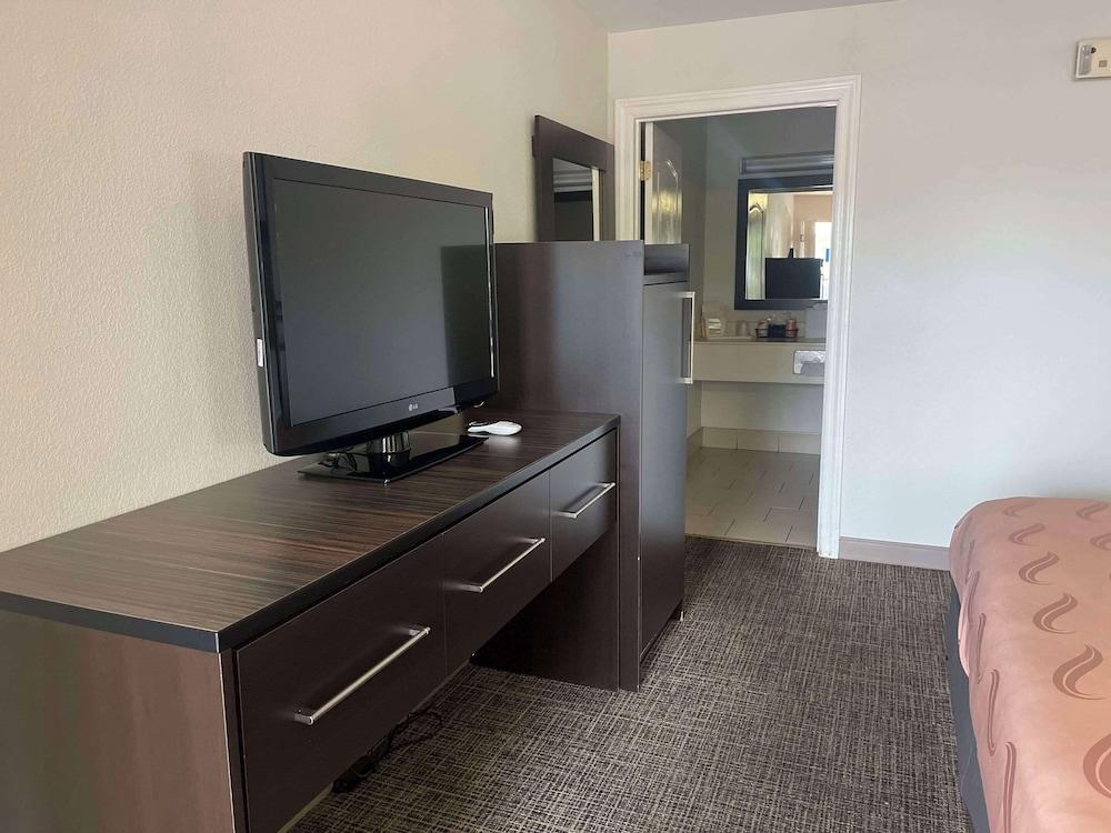 Quality Inn Dalton Central photo 9