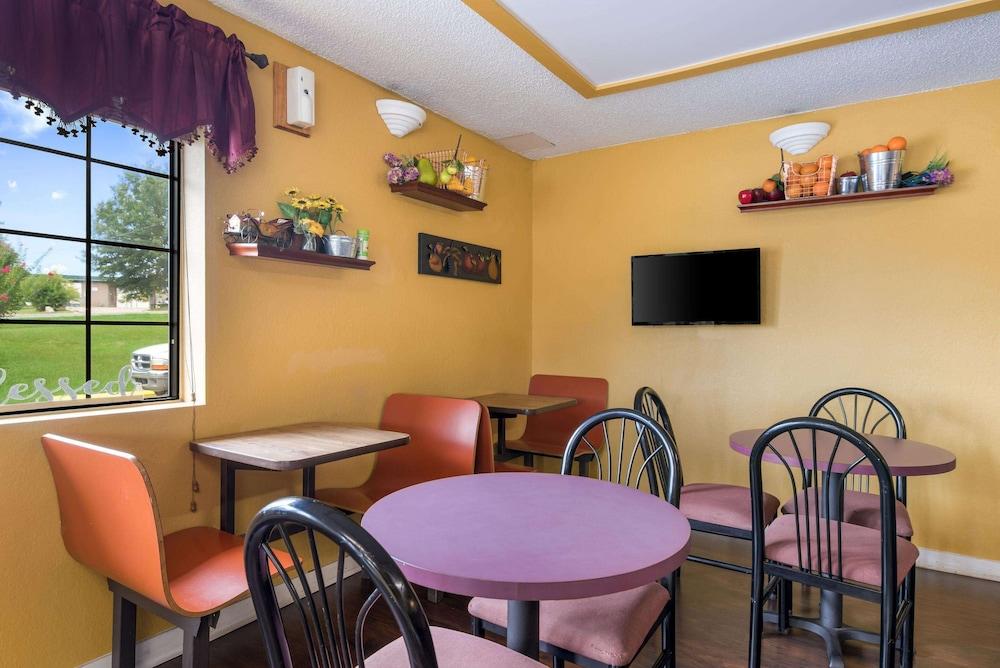 Rodeway Inn Benton photo 9