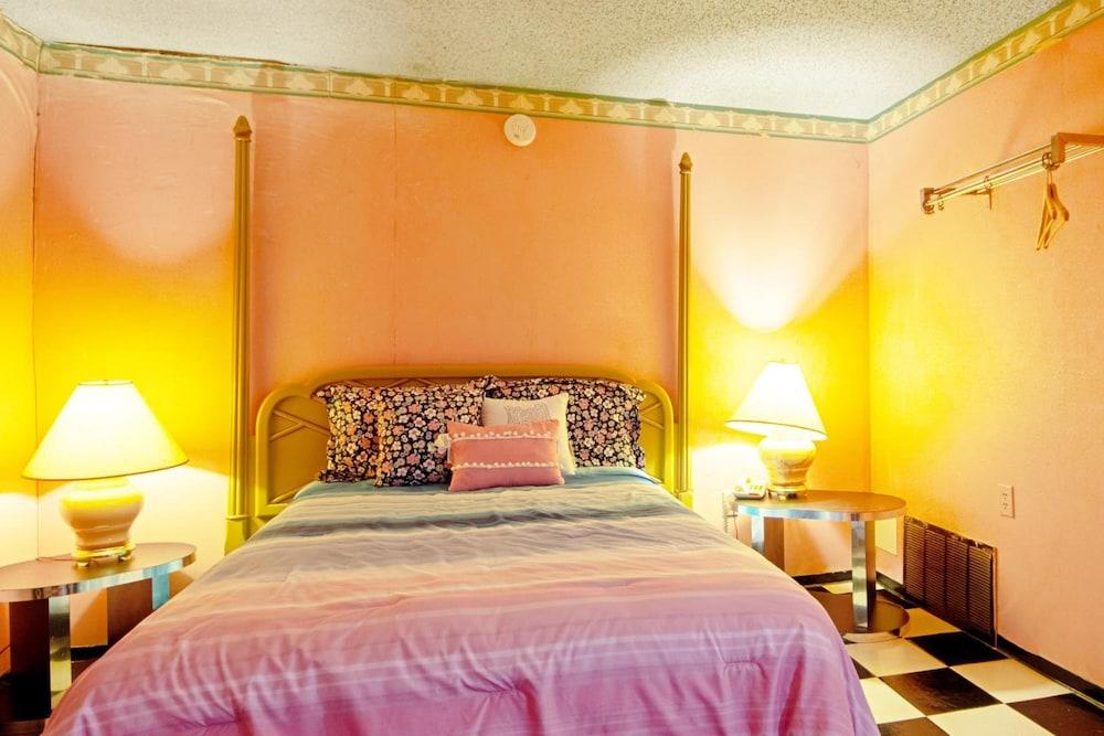 Economy Inn & Suites photo 24