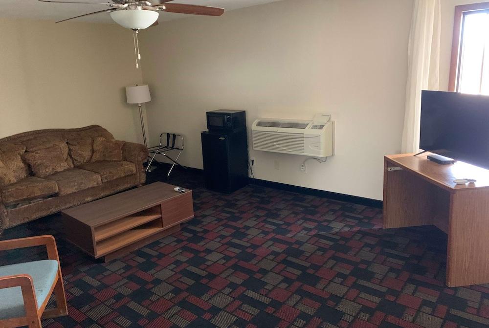 Super 8 by Wyndham Boonville photo 18