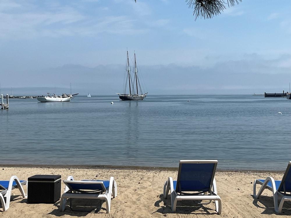 Vineyard Harbor Motel - Private Beach photo 23
