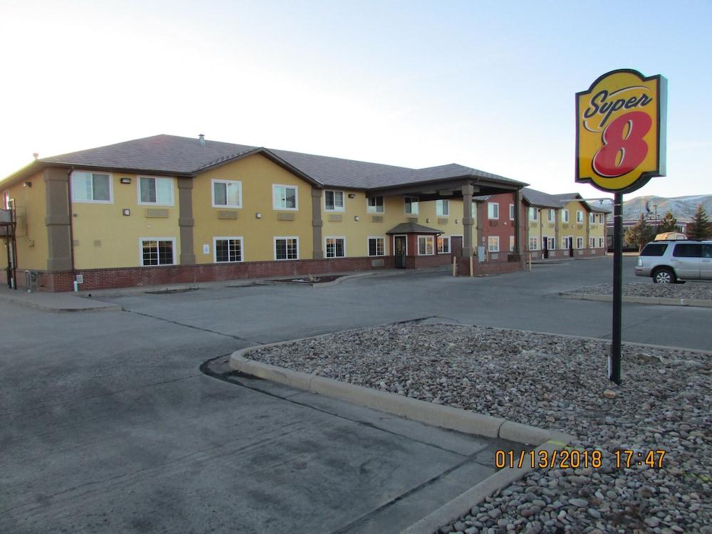 Super 8 by Wyndham Rock Springs photo 34