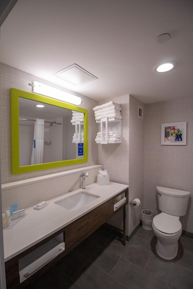 Hampton Inn & Suites North Attleboro photo 16