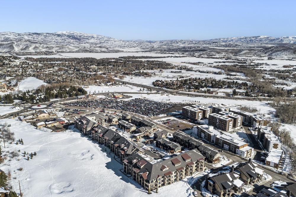 The Residences at Blackstone photo 31