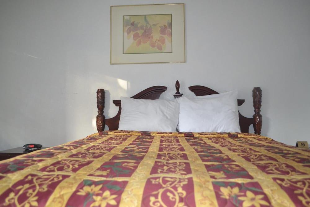 Searle Motel photo 11