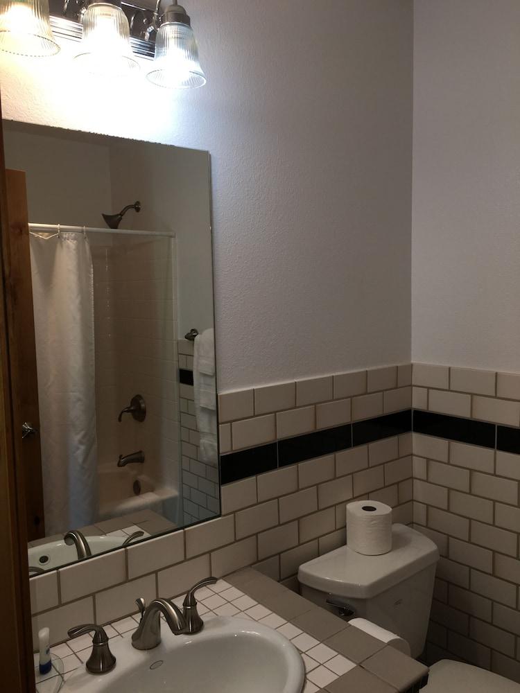 Twin Peaks Lodge and RV Park photo 25