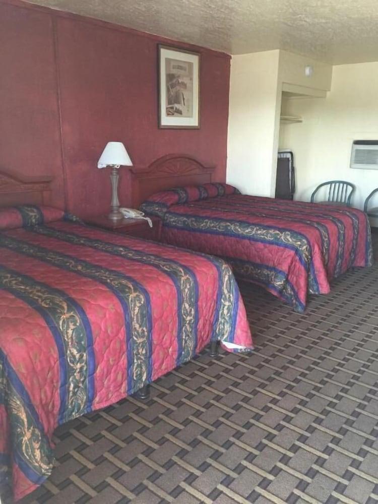 Encore Motel photo 26