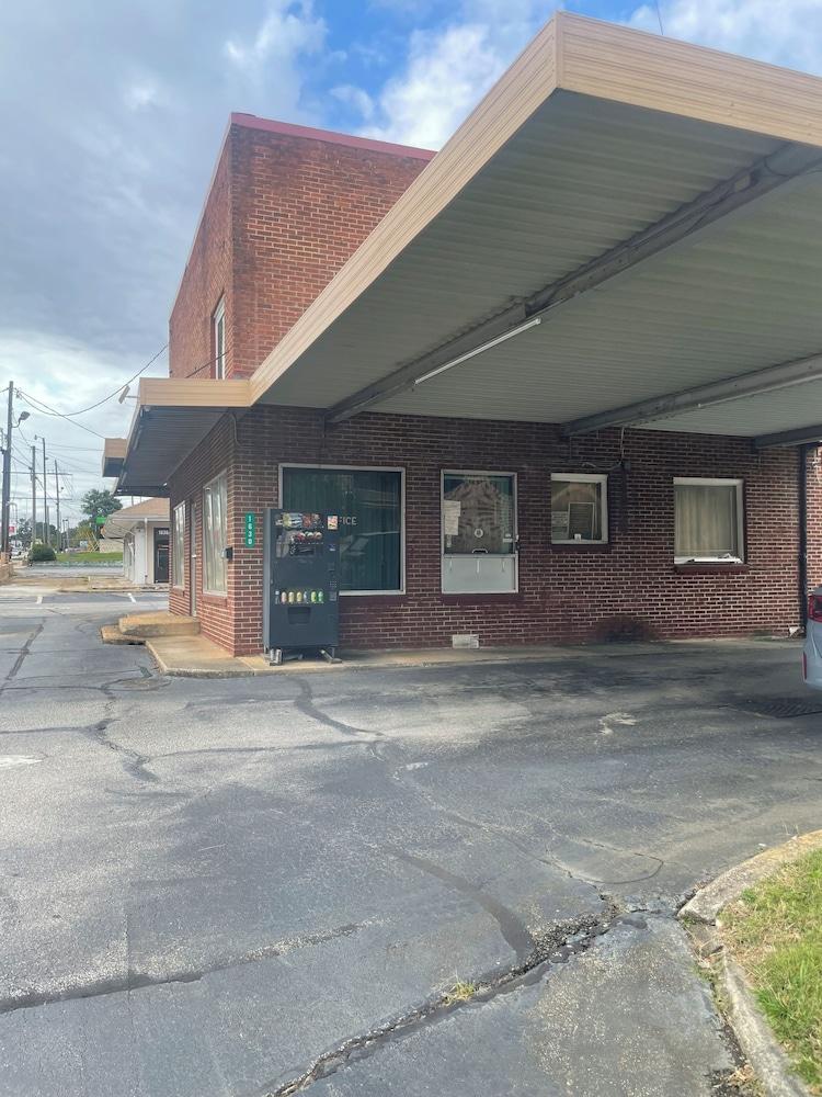 Georgianna Motel photo 14