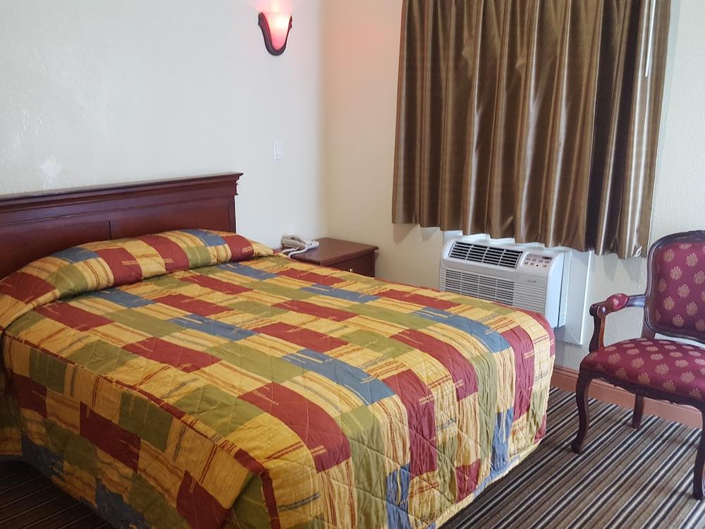 Travel Inn Motel photo 13