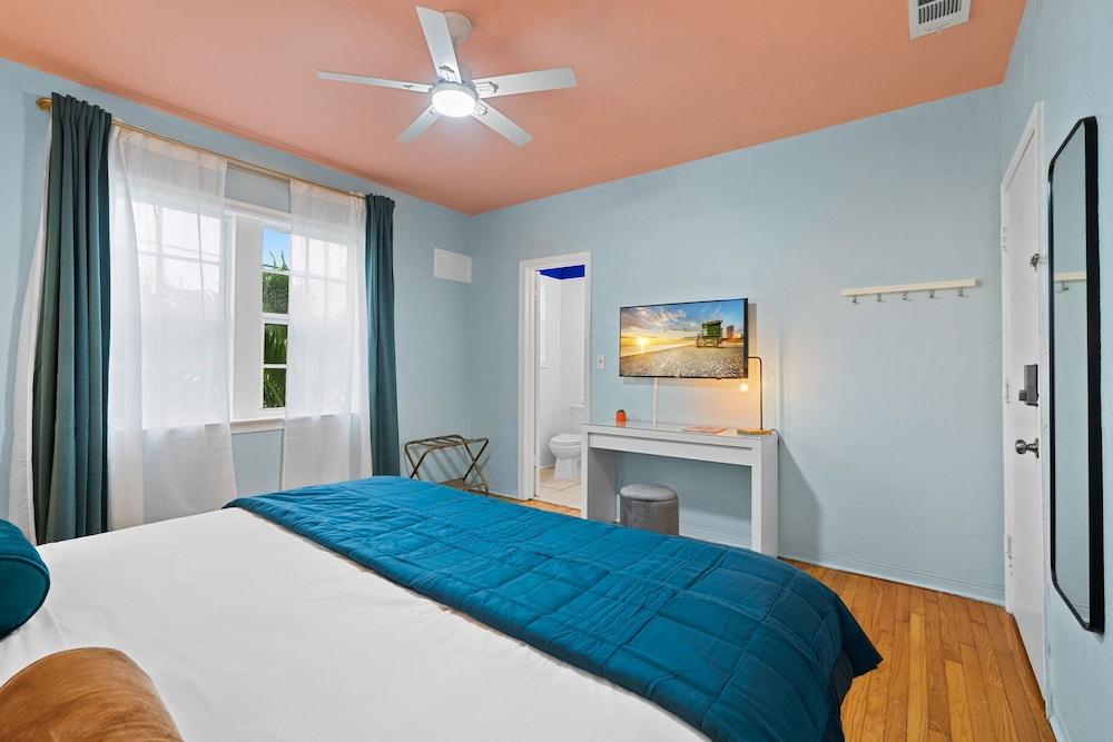 Blue Flamingo Suites photo 80