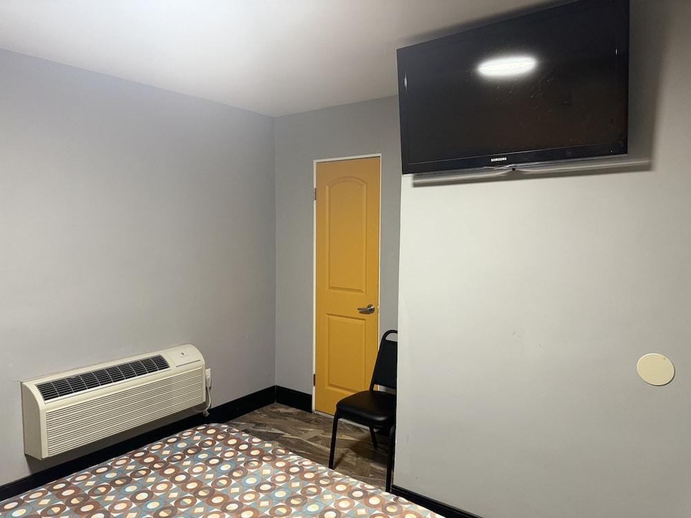 Bob's Motel photo 3