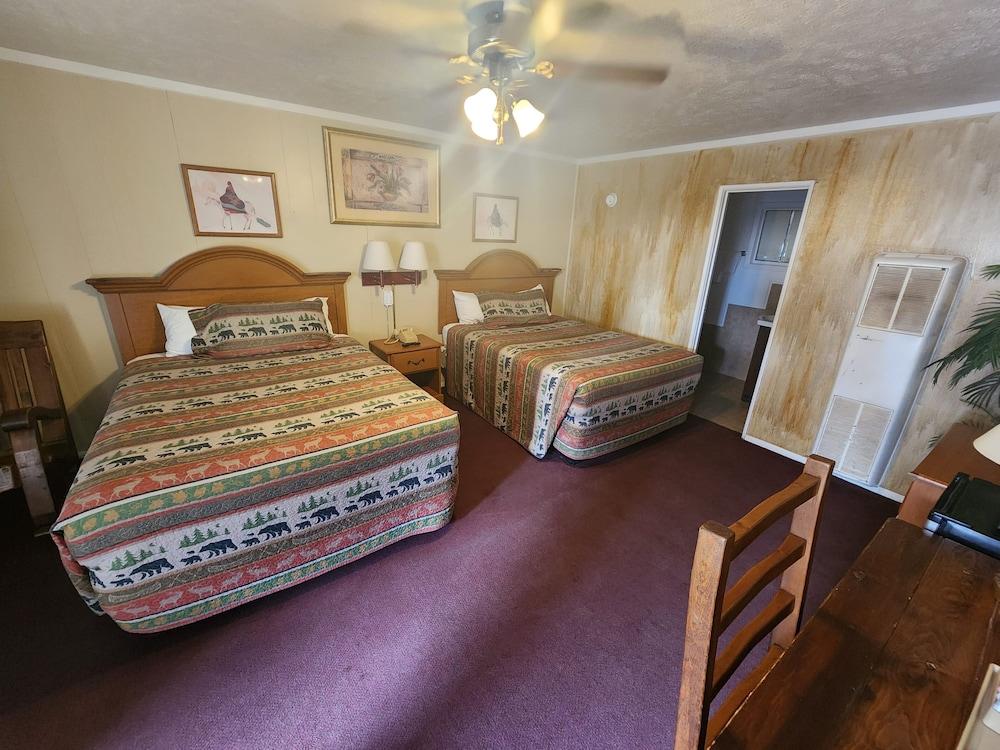 Smokey Bear Motel photo 3