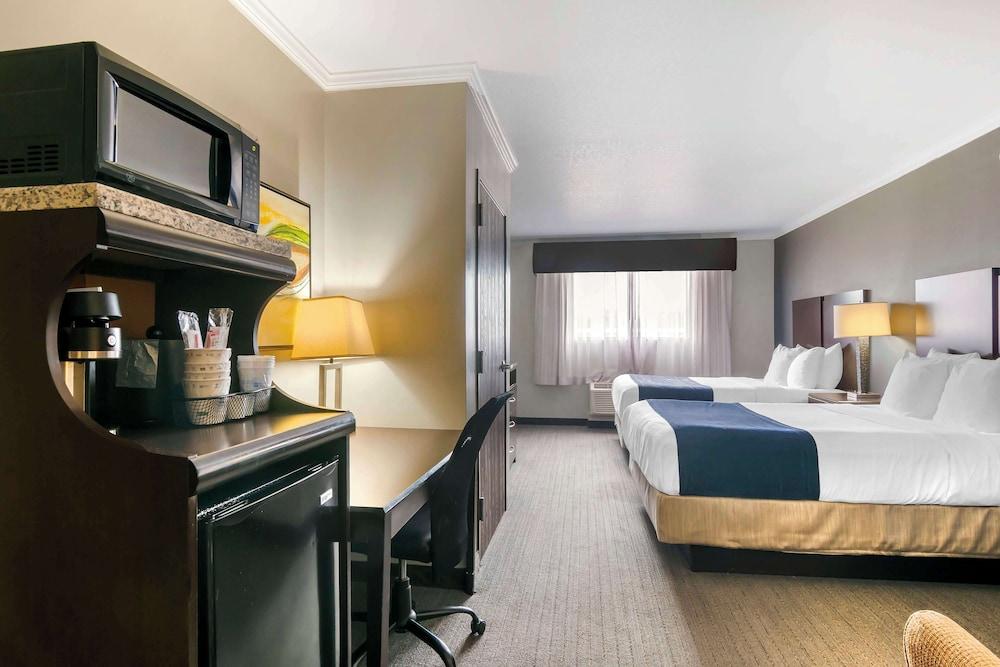 Best Western Plus Olathe Hotel photo 13