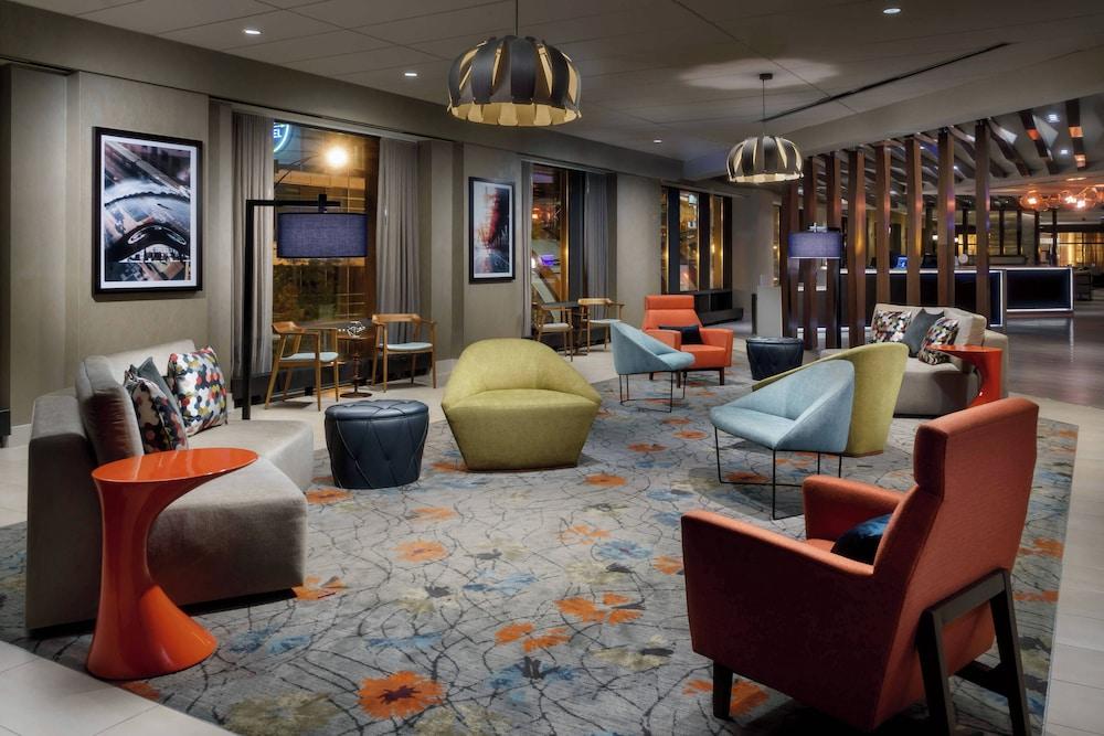 Springhill Suites by Marriott Chicago Downtown/ River North photo 2
