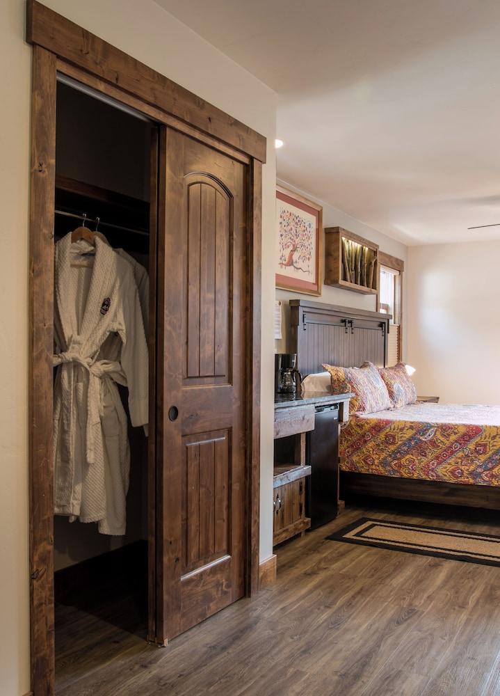 Clear Creek Inn photo 21