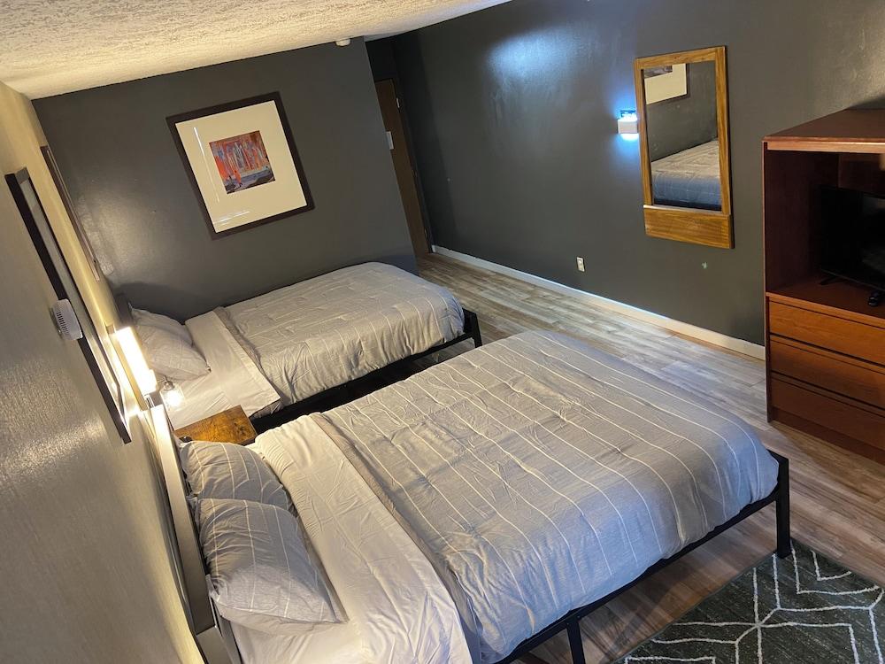 Coyote East Motel photo 5