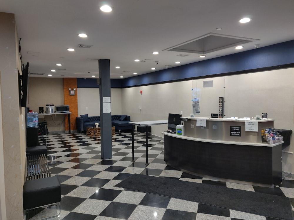 Hotel Key LaGuardia Airport photo 3