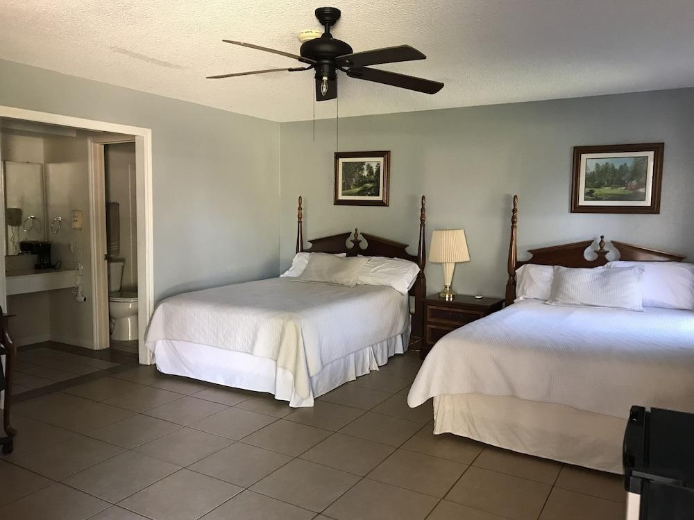 Columbia Lakes Resort Cottages photo 22