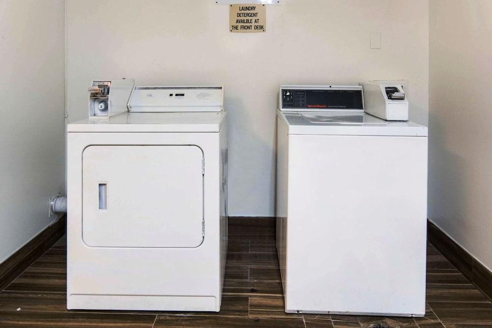 Motel 6 Conroe, TX photo 26