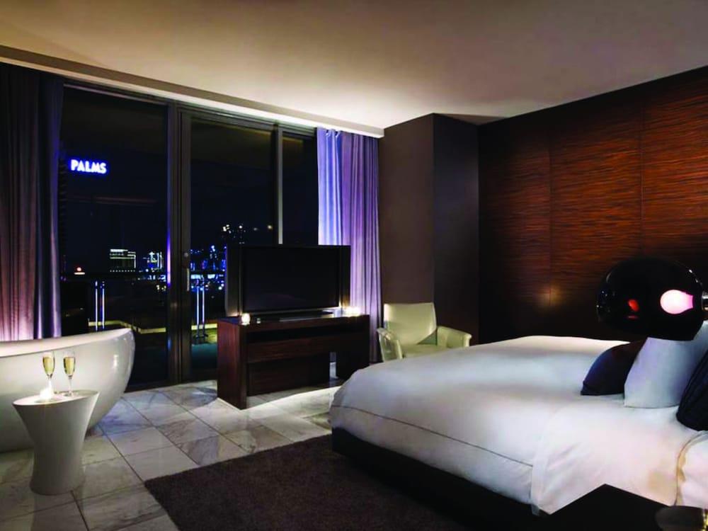 Palms Place photo 6
