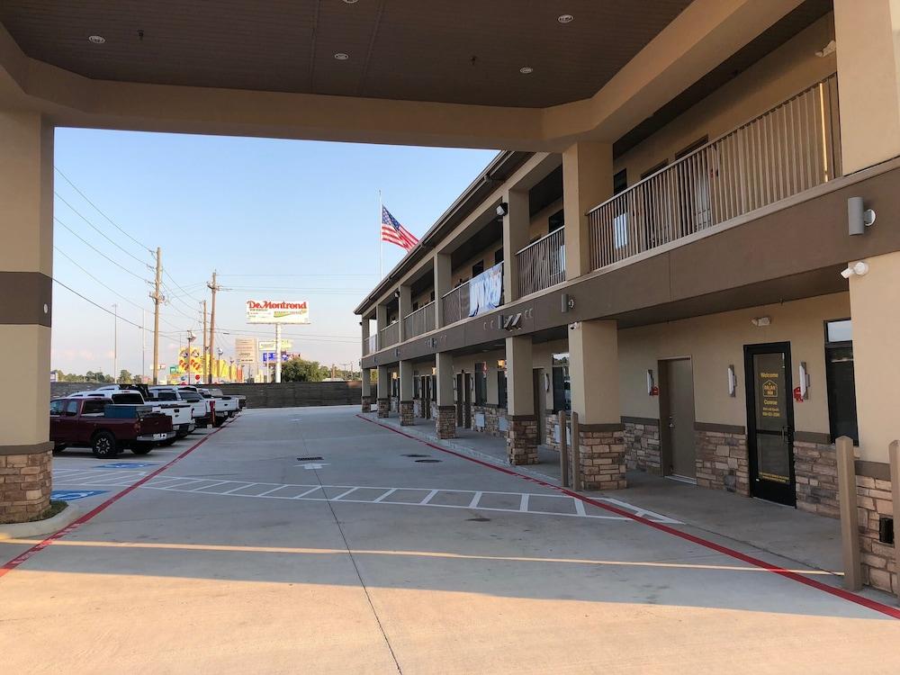 Palace Inn Conroe photo 12