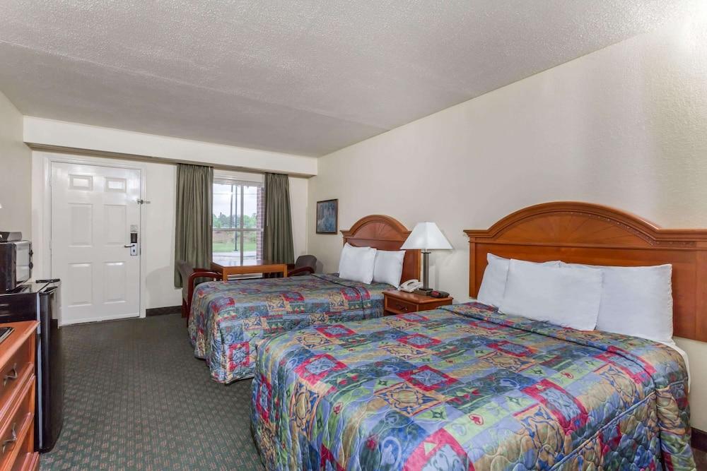Days Inn by Wyndham Petersburg/South Fort Lee photo 2