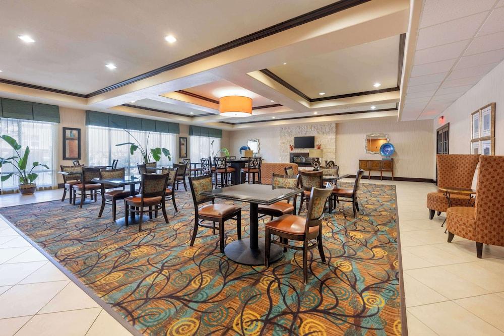 Best Western Plus Midland Suites photo 13