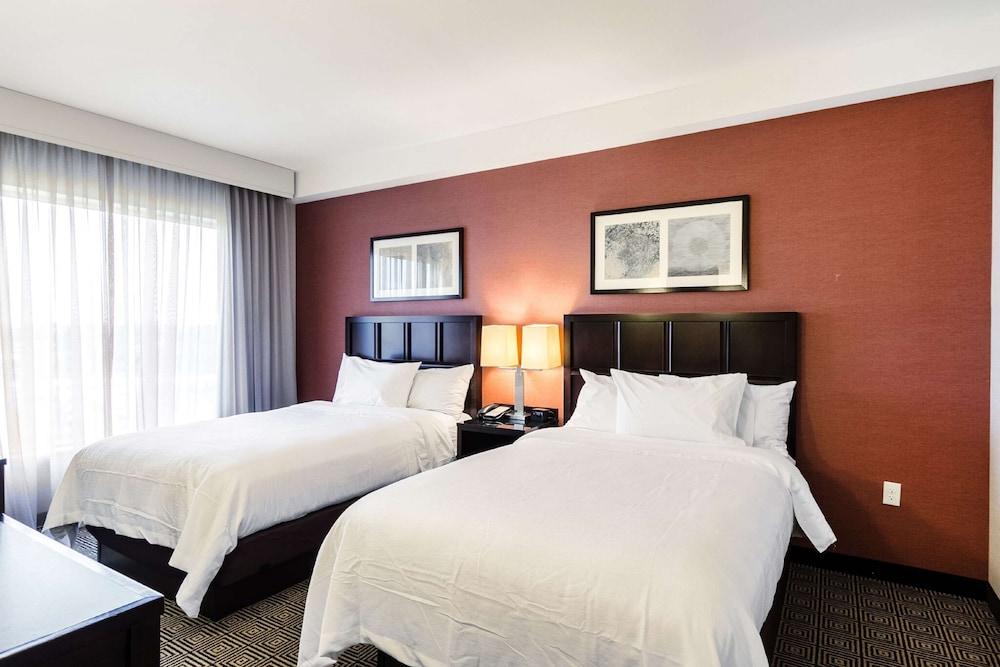 Embassy Suites Newark Airport photo 13