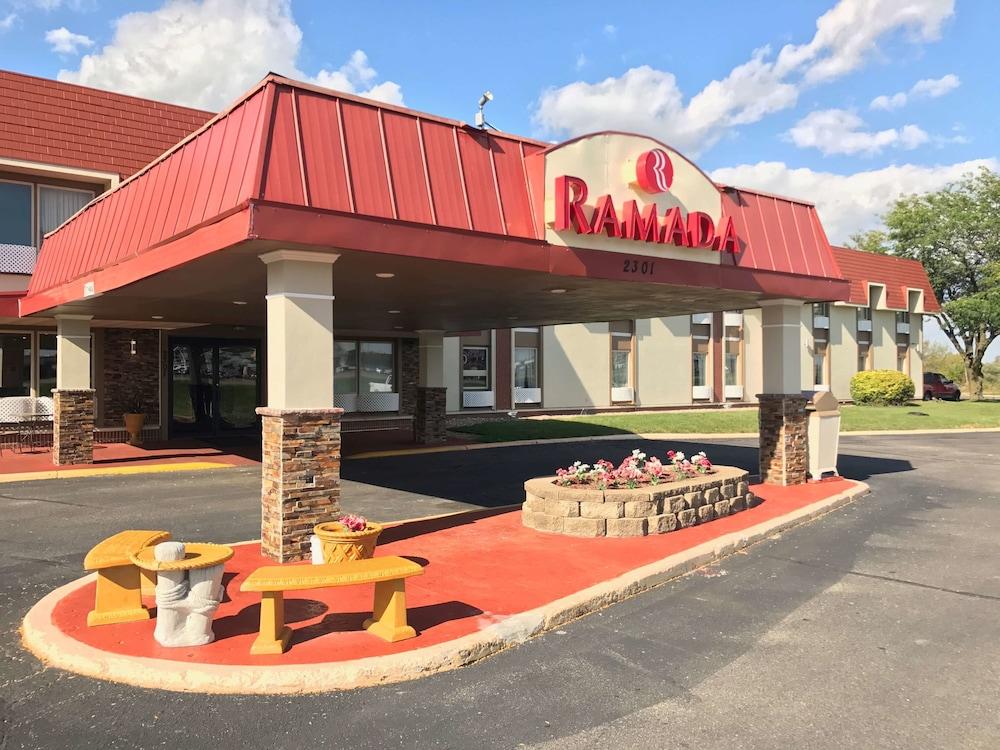 Ramada by Wyndham Albert Lea photo 54