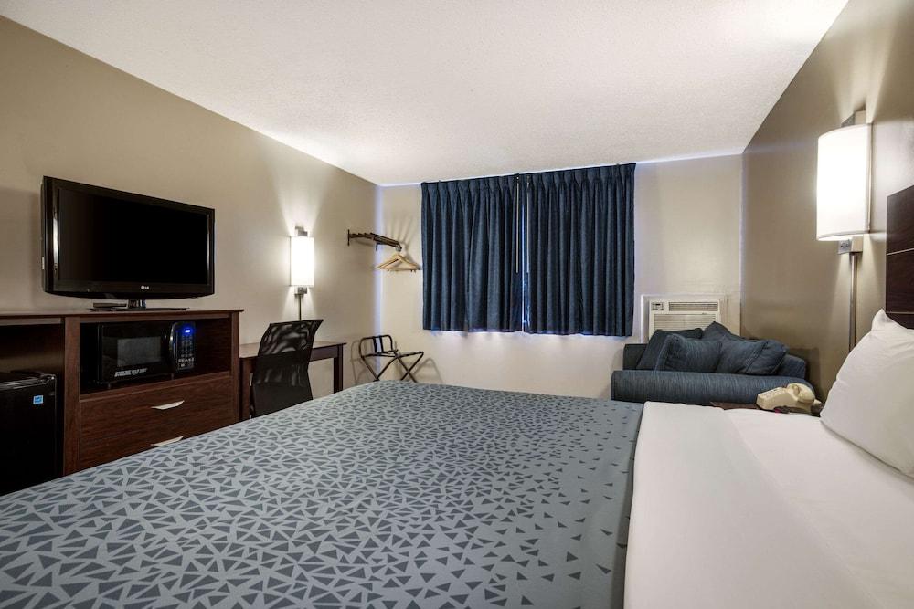 Econo Lodge Darien Lakes photo 22