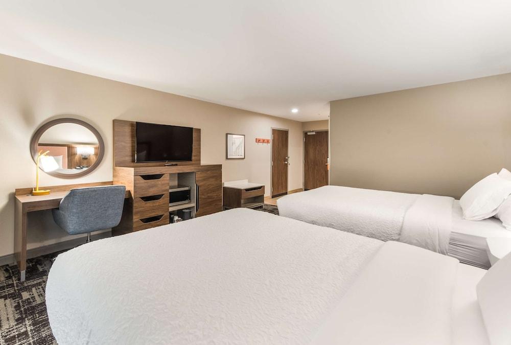Hampton Inn & Suites Benton Harbor photo 12