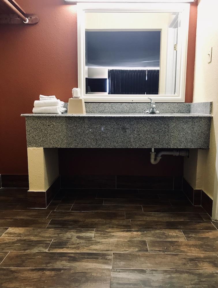 Executive Inn photo 21