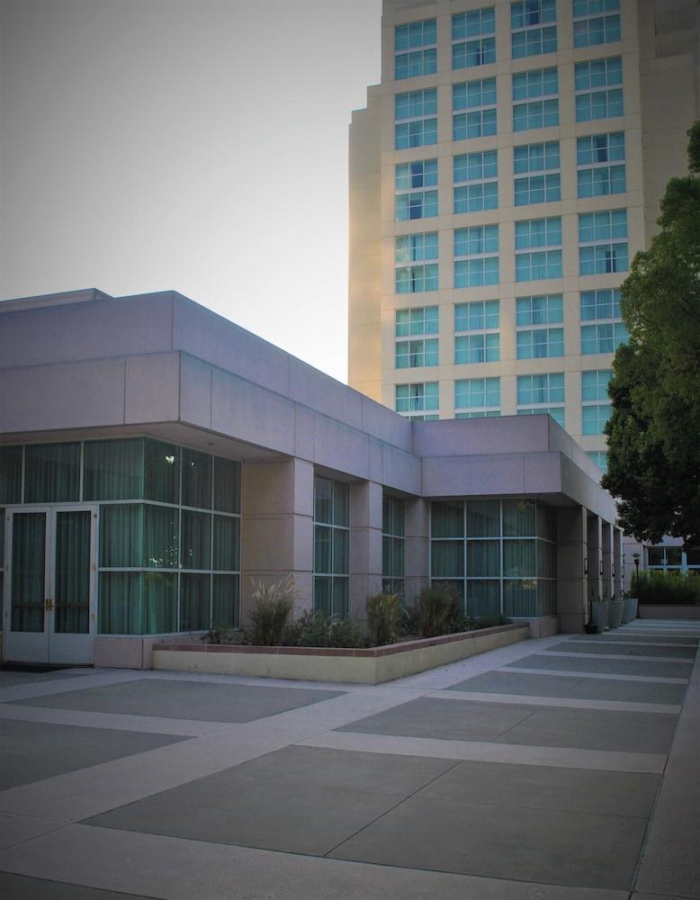 Hilton Los Angeles North/Glendale photo 37