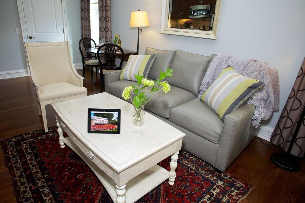 Guesthouse at Norwalk Inn photo 8