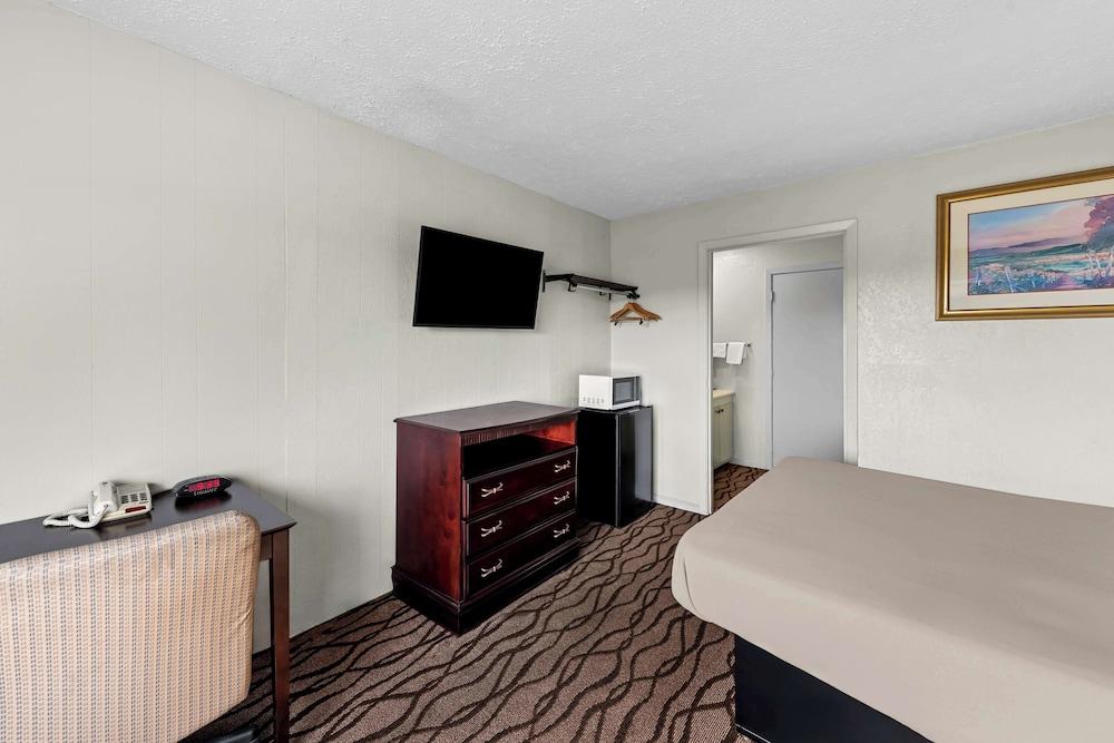 Americas Best Value Inn Marion, OH photo 26