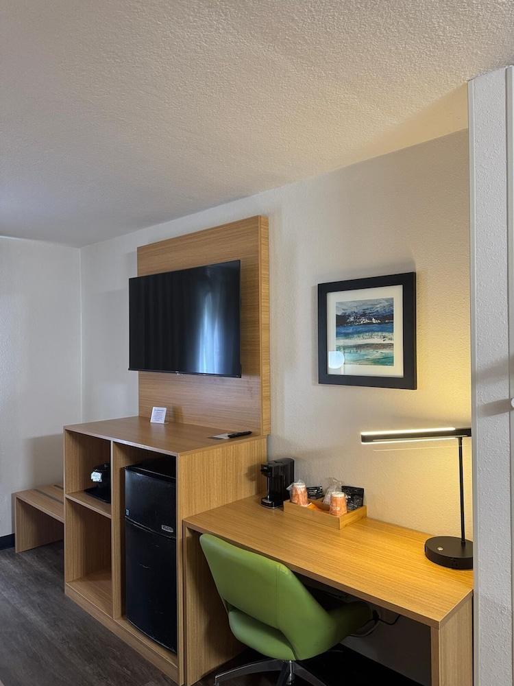Quality Inn Orlando Near International Drive photo 32