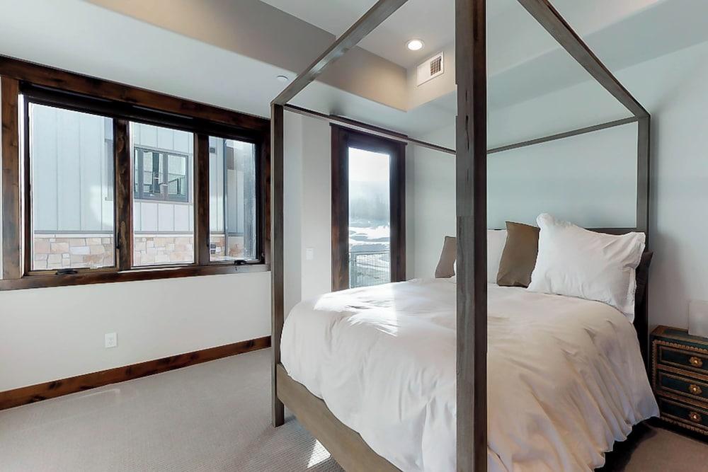 The Residences at Blackstone photo 3