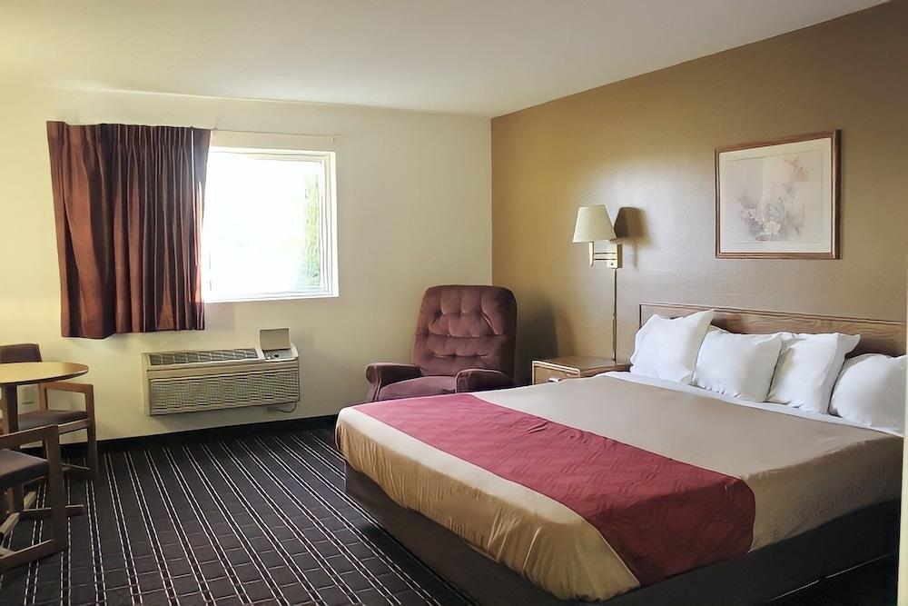 AmeriVu Inn and Suites - Stanley photo 10