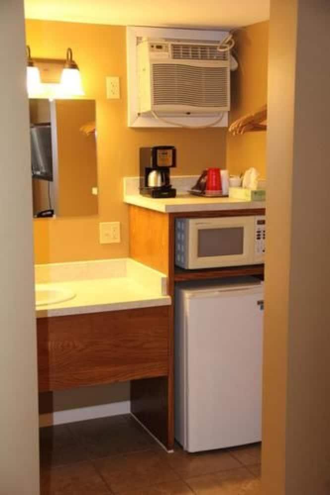 Lakeshor Motor Inn photo 40
