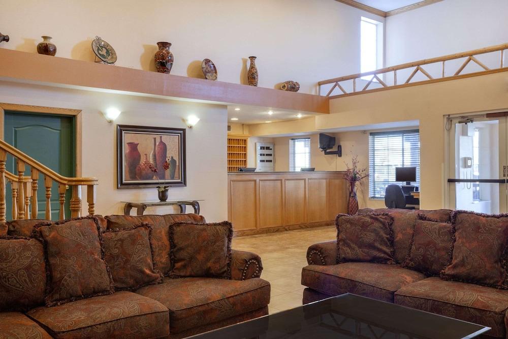 Garner Hotel Phoenix Northwest – Surprise by IHG photo 2
