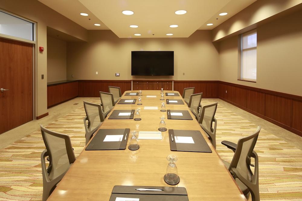 I Hotel And Illinois Conference Center photo 33