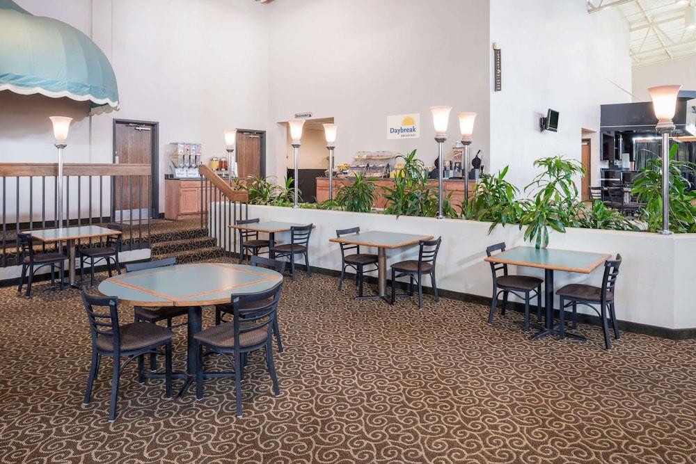 Days Inn by Wyndham Kirksville photo 13