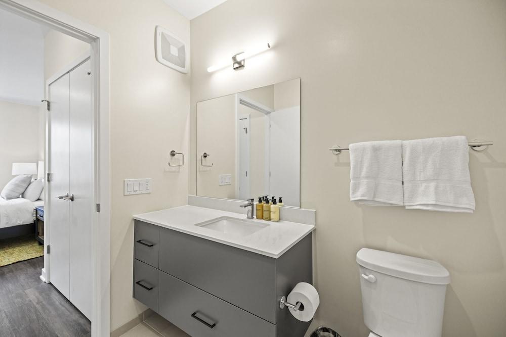 Placemakr Cathedral Heights photo 33
