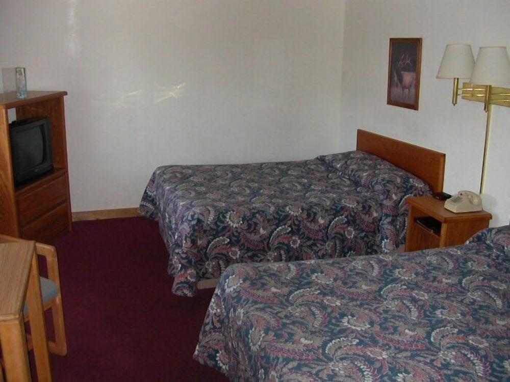 Traveler's Lodge photo 25