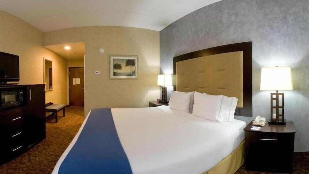 Holiday Inn Express Hotel & Suites BYRAM by IHG photo 9