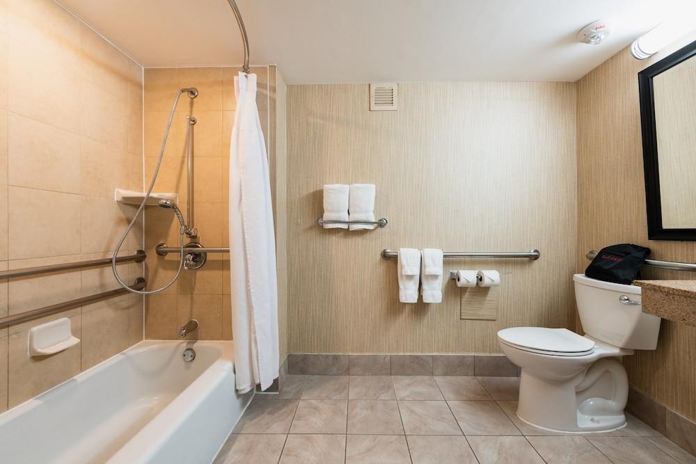 Crowne Plaza Newark Airport by IHG photo 50