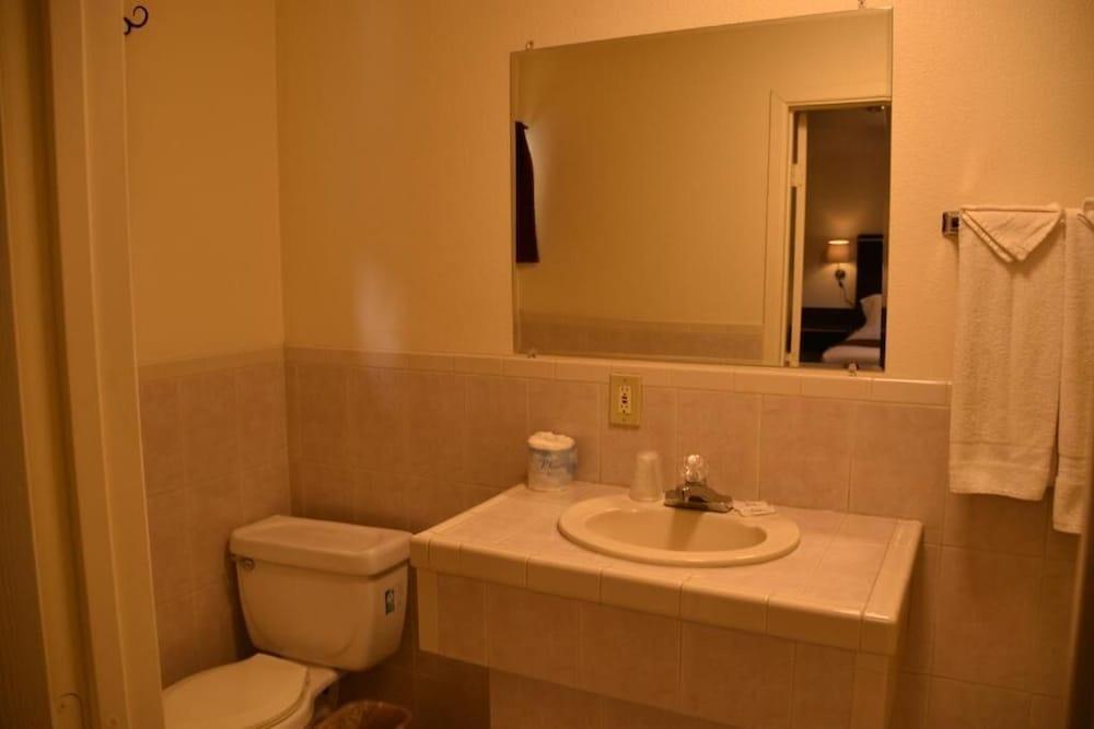 Baycities Motel photo 20